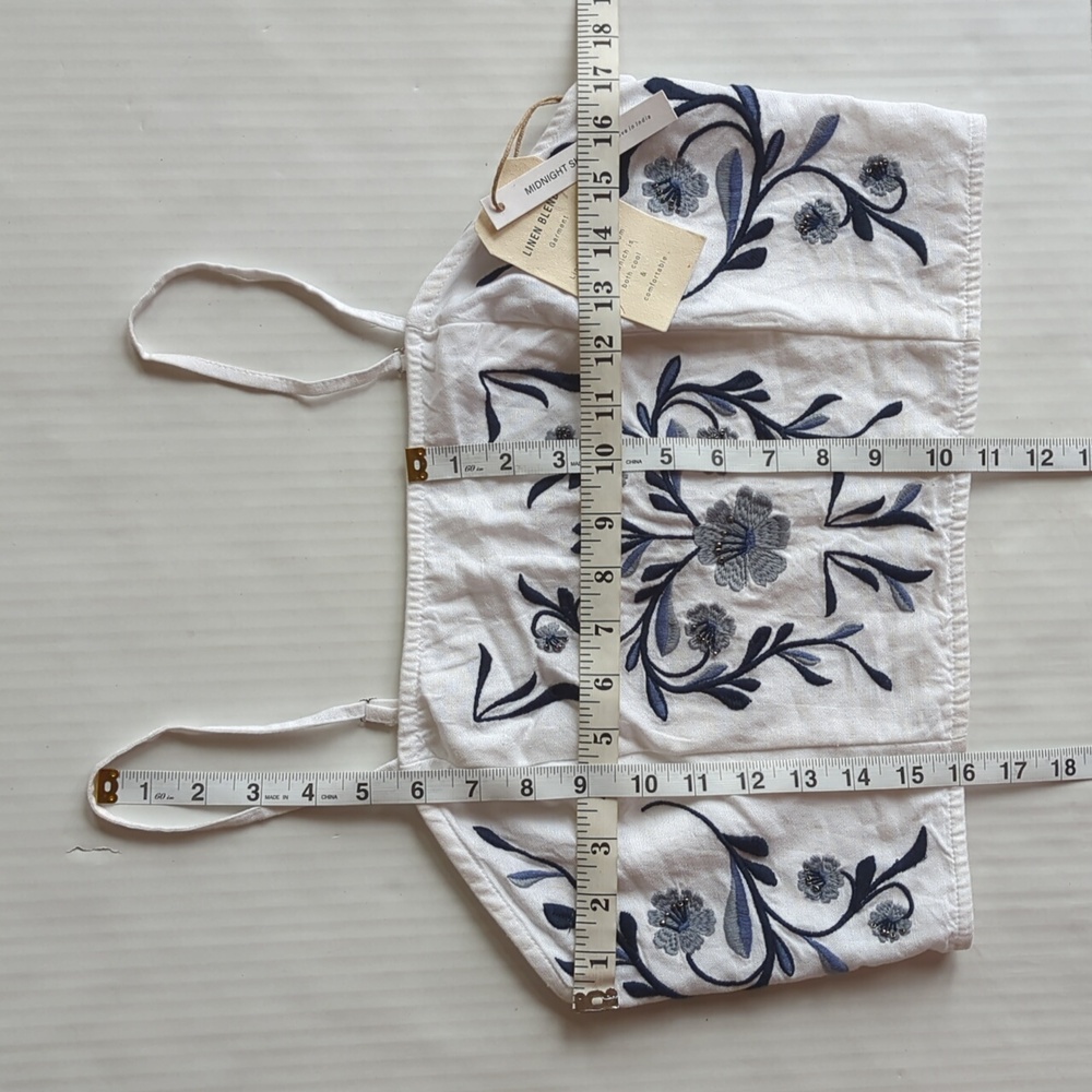 NEW Midnight Sky Linen Blend Embellished Floral Smocked Crop Top L White Blue - Picture 16 of 16